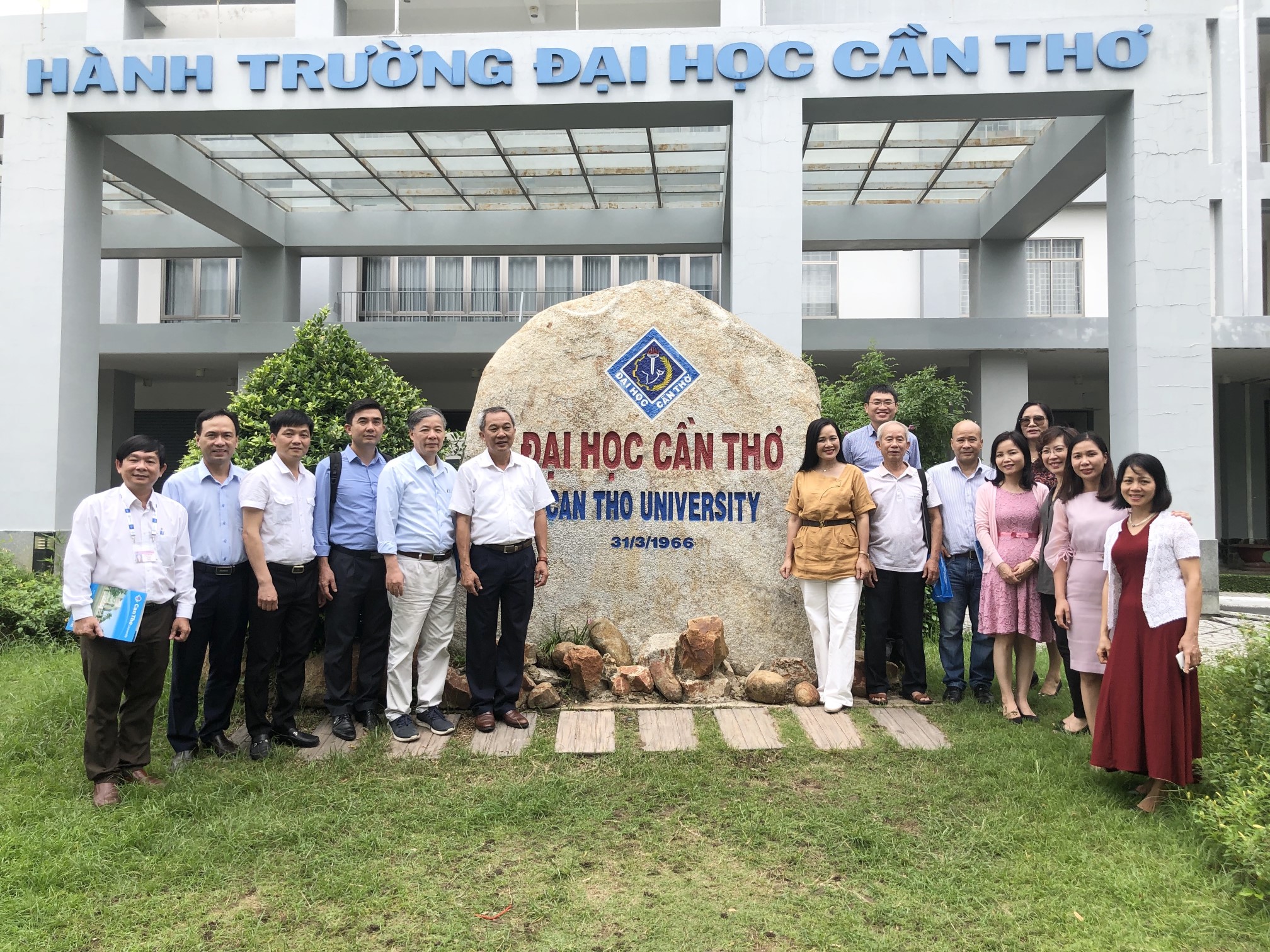 ĐOÀN CÔNG TÁC CỦA BAN CHẤP HÀNH VAJA THĂM VÀ LÀM VIỆC TẠI TRƯỜNG ĐẠI HỌC CẦN THƠ