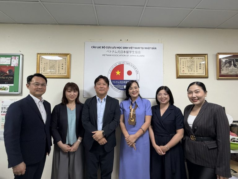 Đại diện VAJA tiếp đoàn công tác Trường Đại học Asia (Nhật Bản)